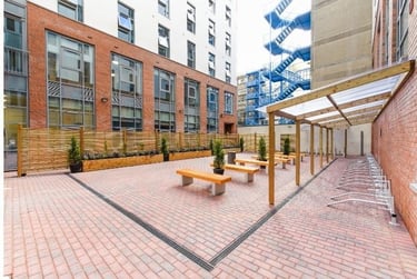 1 bed studio, Queen Street, Holylands, Belfast, BT16ET - Image 1